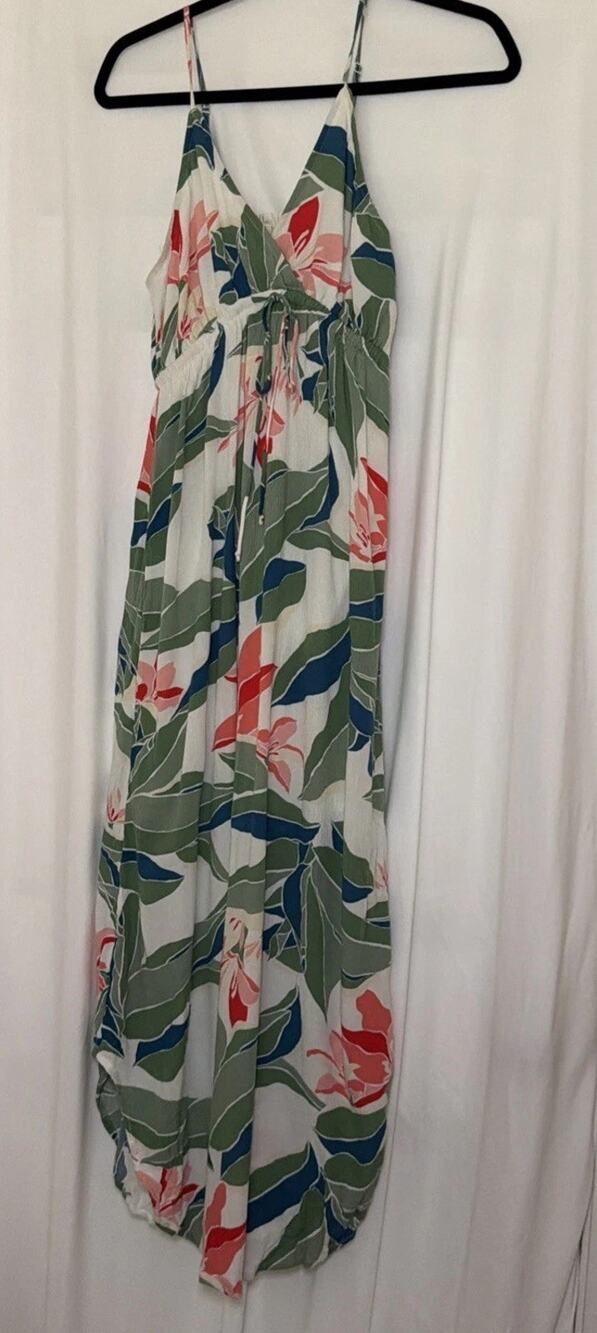 Billabong Tropical print maxi dress with adjustable tie waist and V-neckline Med